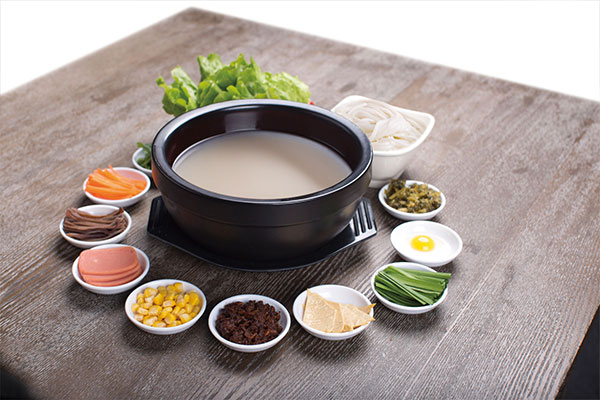 正宗云南過(guò)橋米線