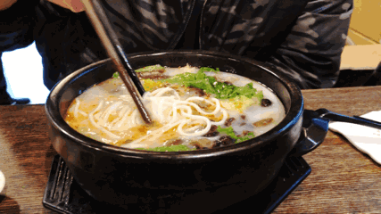 一碗暖fufu的云南過橋米線，好吃到扶墻！