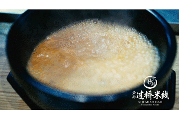 一餐從未有過的儀式感過橋米線，不容錯(cuò)過！