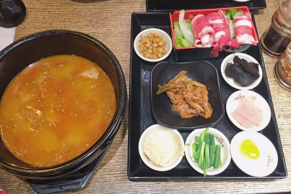 云南過橋米線加盟連鎖哪家好？圓十秒到云南過橋米線不錯