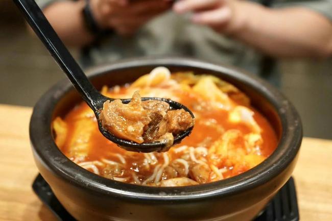 十秒到云南米線選用地地道道的東北香米 